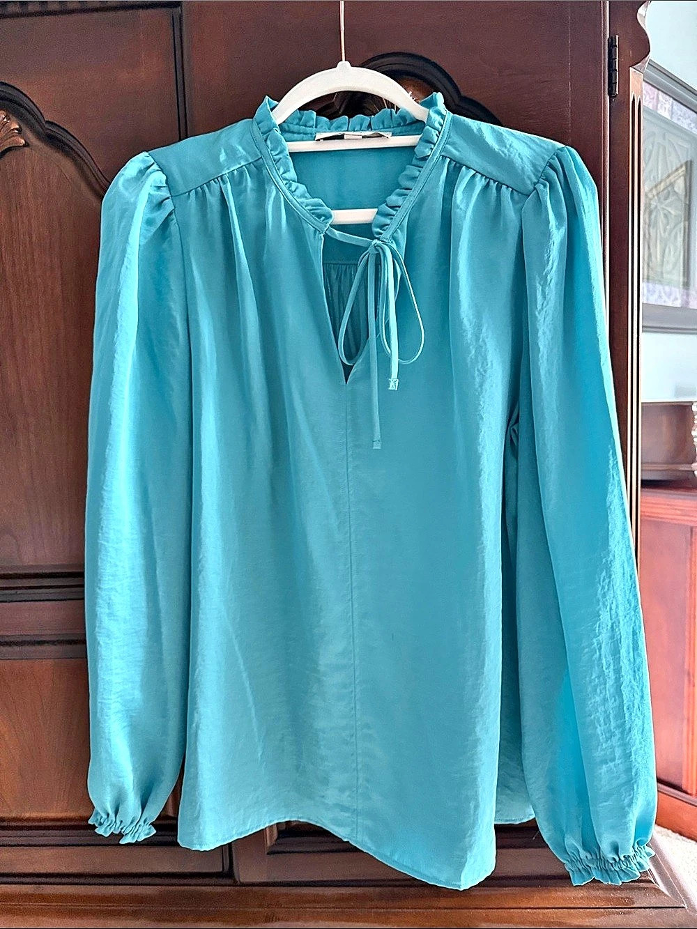 NWOT LOFT Ruffle Neck Blouse in Blue Size Medium Like New